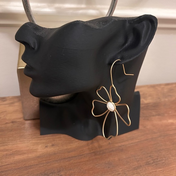 Plunder Jewelry - Plunder Gold Flower Earrings